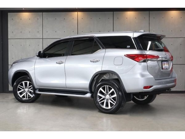 2018 Toyota Fortuner 2.8 V 4WD SUV AT (ปี 15-18) B1718 รูปที่ 2